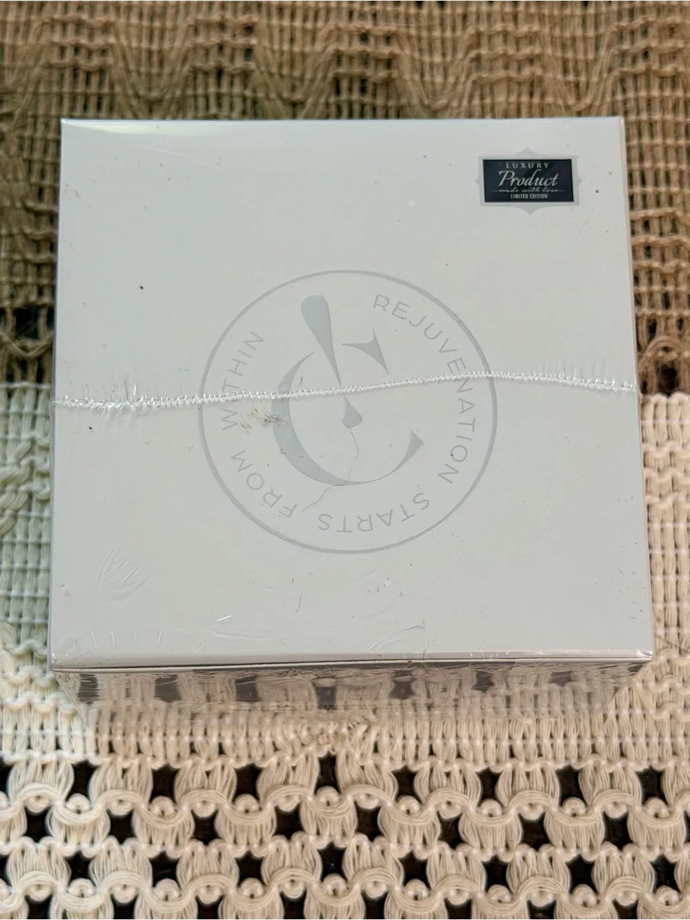 Multi-Vitamin A·C·E Magnetic Detox Mud Mask — White